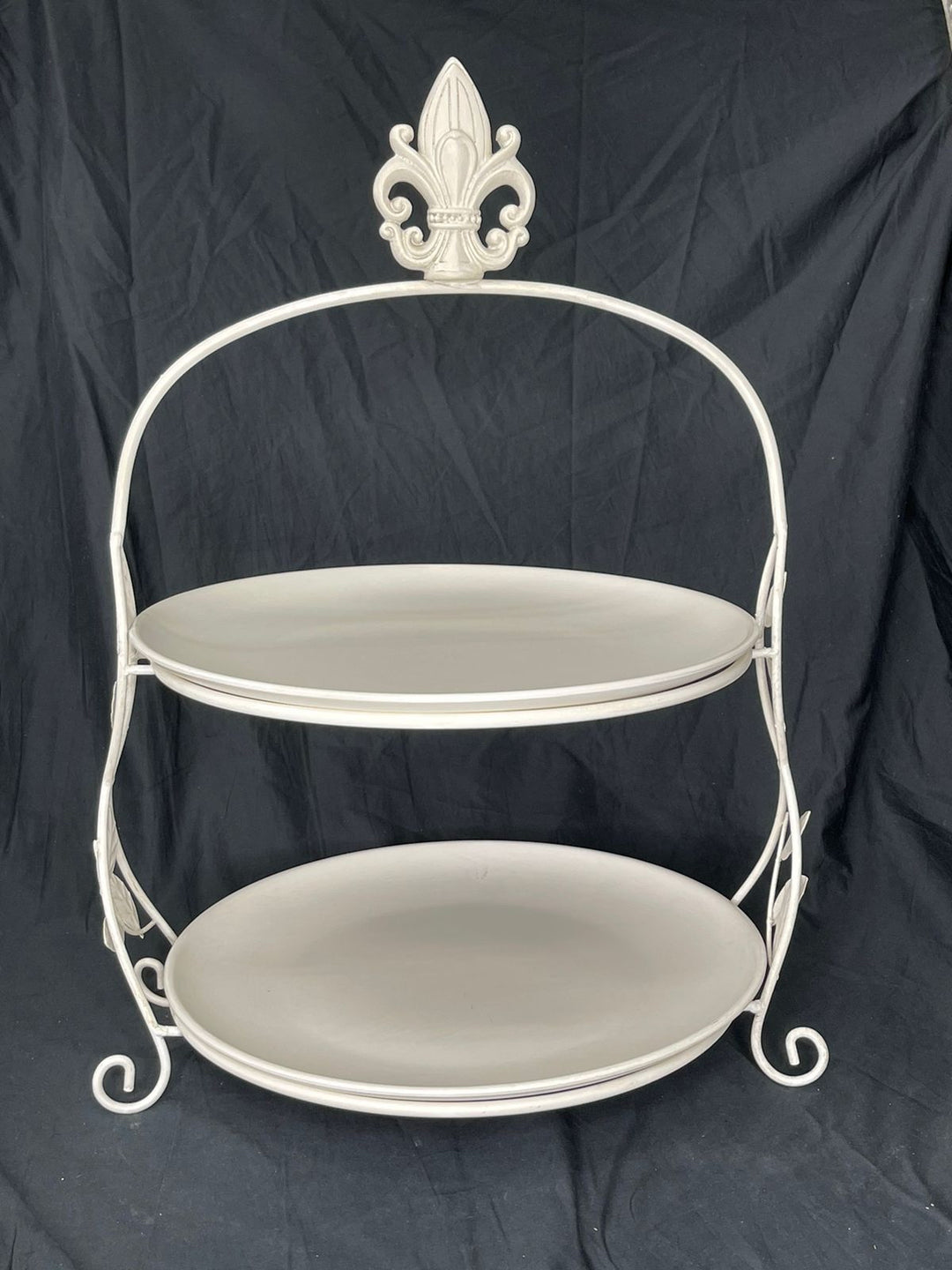 White Vintage Elegance Stand