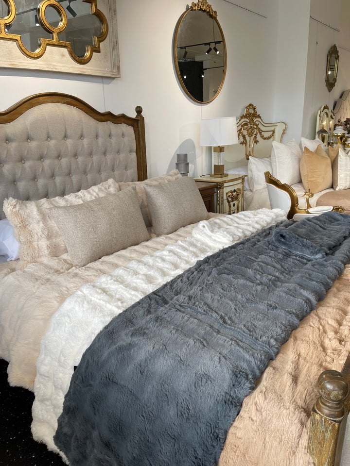 White Fluffy Blanket Set
