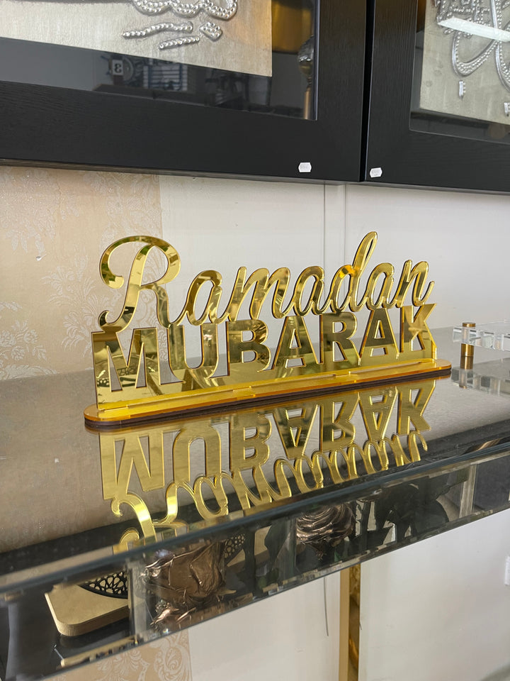 Gold Ramadan Mubarak Stand