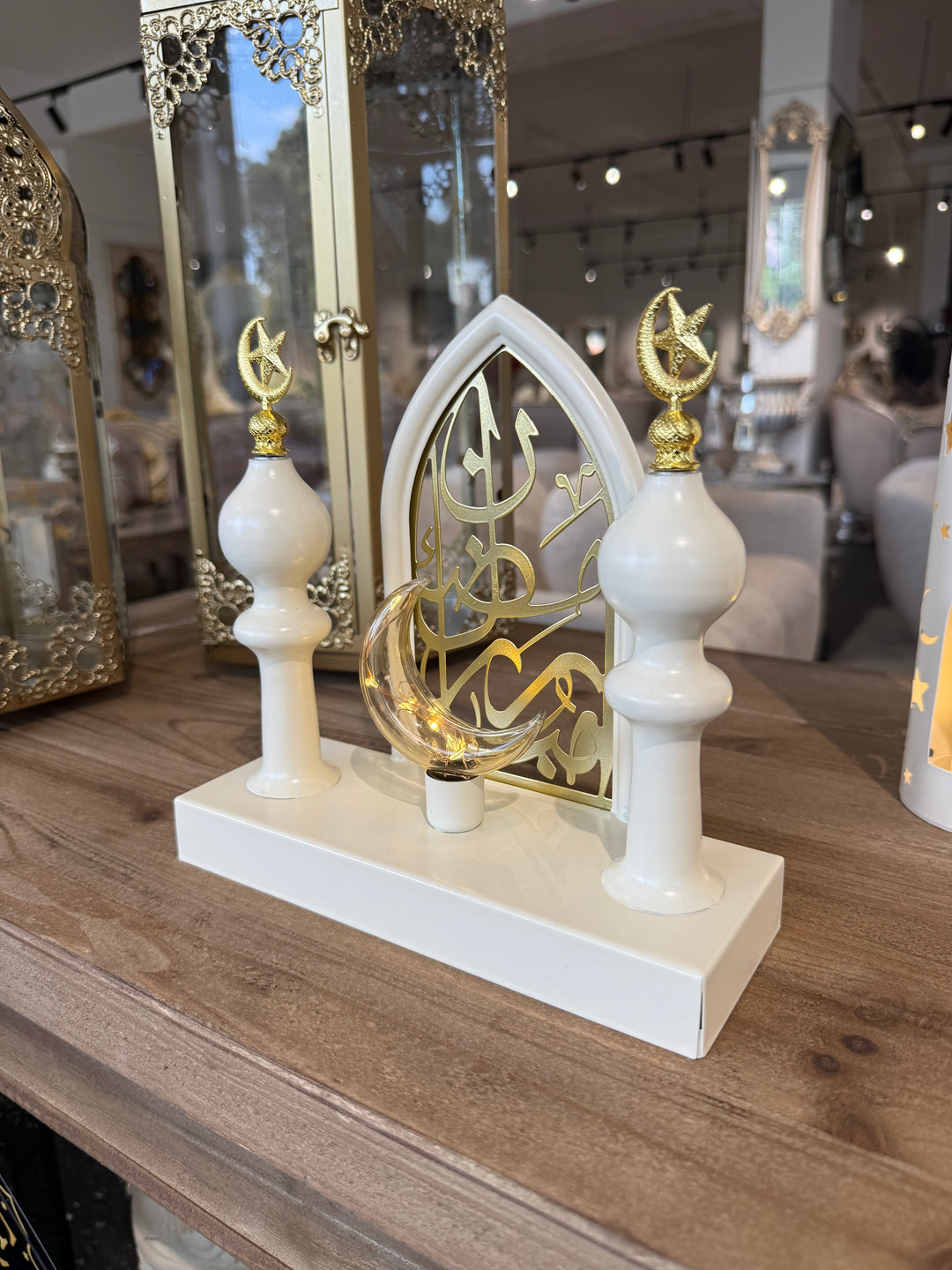 Nura Decor Stand
