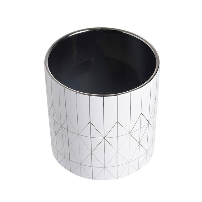 Geo Planter 16cm Modern diamond pattern adorns this cylindrical ceramic plante